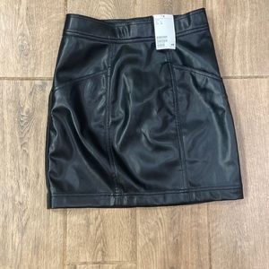 New H&M skirt size 4 but runs really small fits like a Xsmall
